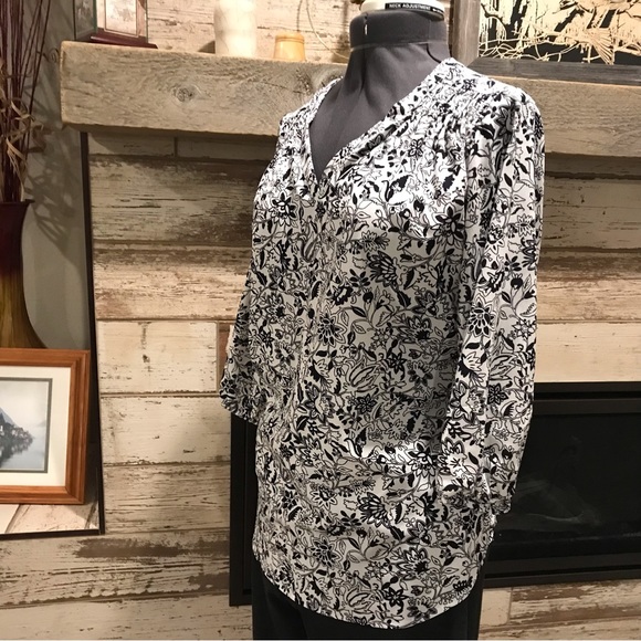 CJ Banks 1X 3/4 sleeve v-neck tunic.  Black and white - Picture 3 of 10